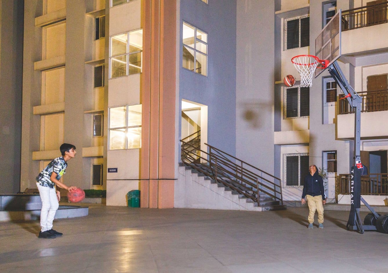 paramount-grande-ameneties-basketball-ground